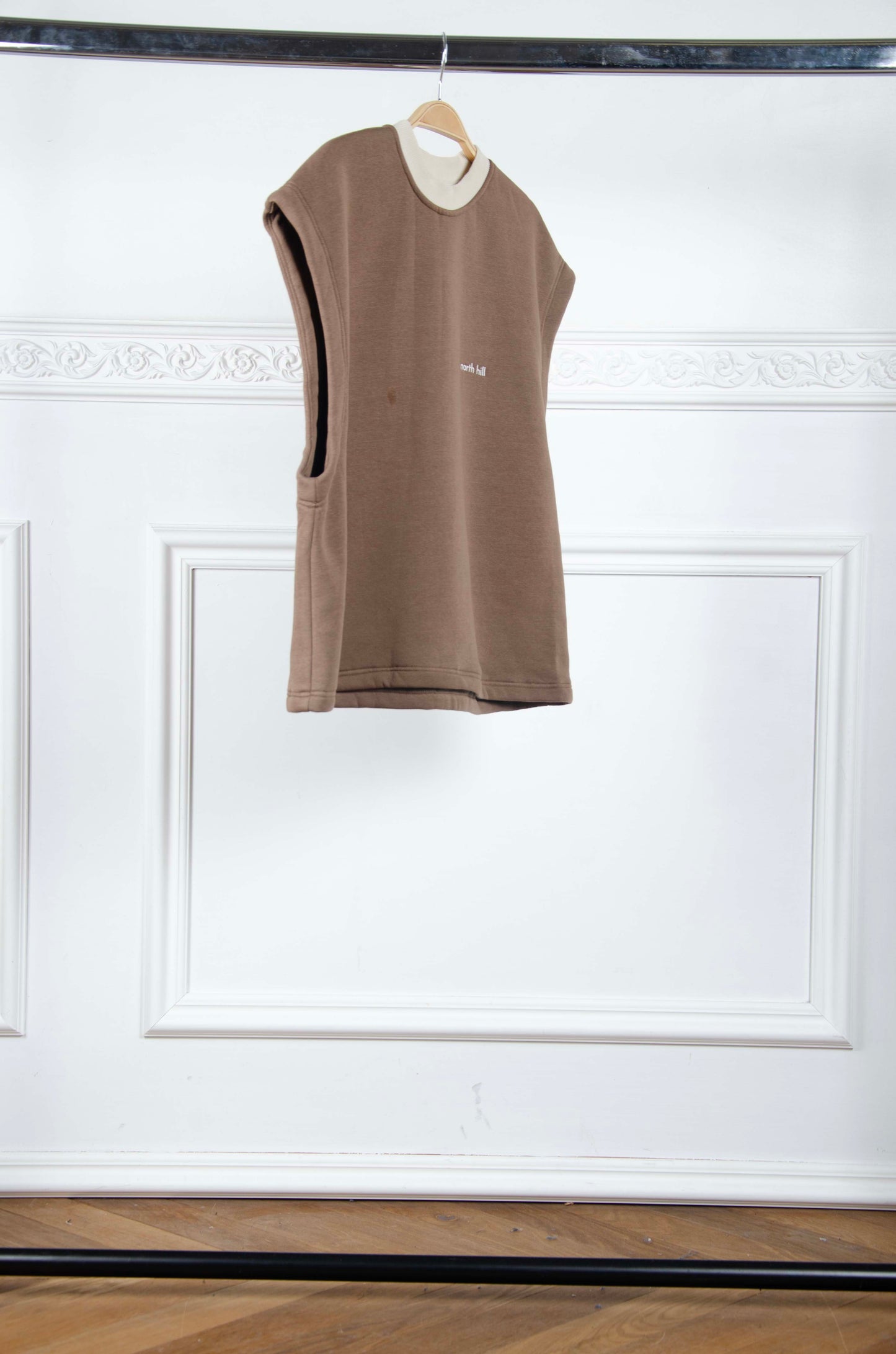 Brown Sleeveless Crewneck - M